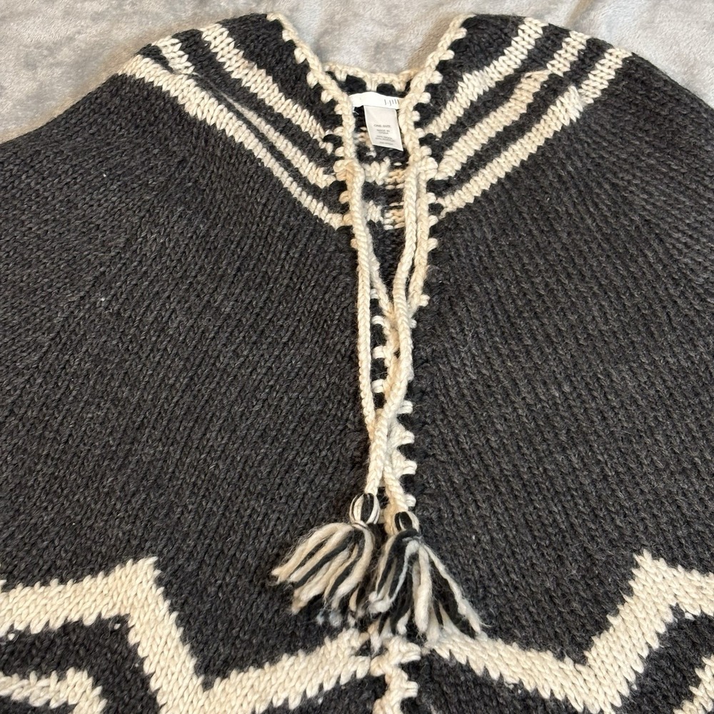 J.Jill Black White Chevron Tassel Closure Crochet Cape Poncho Women's OS Nordic - Picture 6 of 8